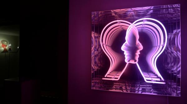 Dianne Harris, Connected, neon art, light art, kinetic art